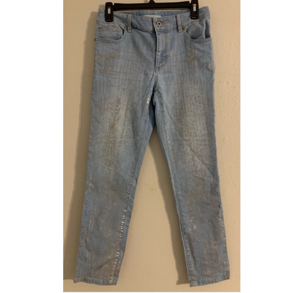 Chico’s Platinum Silver washed jeans SZ .5 (STANDARD 6)